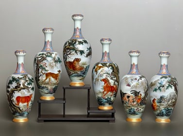 A set of Qing Dynasty Qianlong year alum red gold-painted ruyi pattern edge zodiac poem inscription