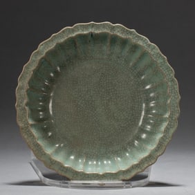 A Song Dynasty official kiln plate
