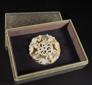 A piece of ancient Hetian jade travel dragon bi