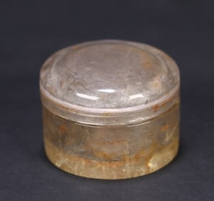 A natural hair crystal lid box