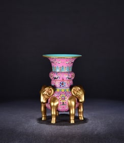 A Qing Qianlong red ground pattern foreign color floral gilt three sheep statue