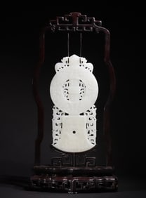 A Qing Dynasty Qianlong white jade jade jade bi combined ceremonial screen