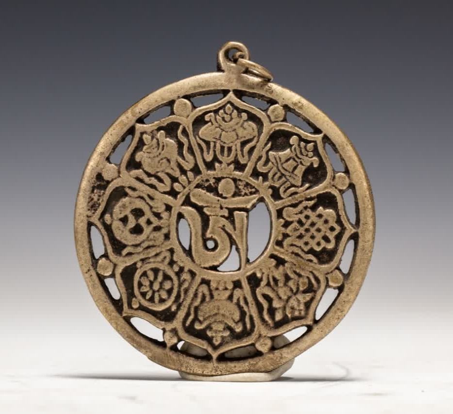 A bronze medal from the Qing Dynasty Tibet (1 of 6)