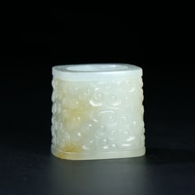A piece of Hetian jade seed material hooked with moire jade finger