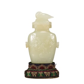 A Qing Dynasty Hetian jade vase
