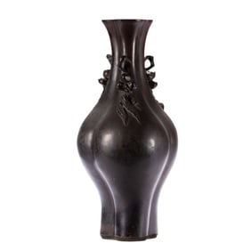 A copper bottle of the Qing Dynasty