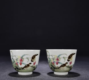 A Qing Qianlong pastel living and working cup