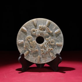 A Han Dynasty cicada-patterned dragon jade jade