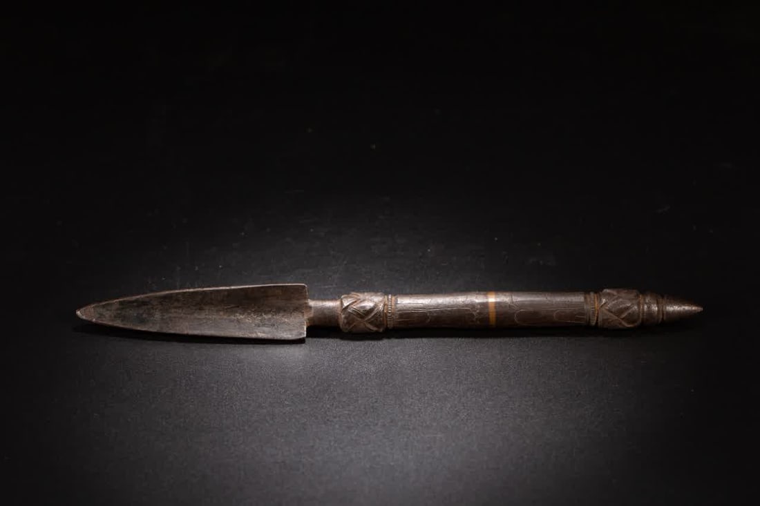 A Qing Dynasty Tibetan magic vessel: Qing Dynasty Tibetan magic instrument SIZE: L:2cm W:2cm H:22cm W:160g (The Dimensions Of All Batches Are Manually Measured.If You Need More Detailed Information, Please Contact Our Customer Service Be