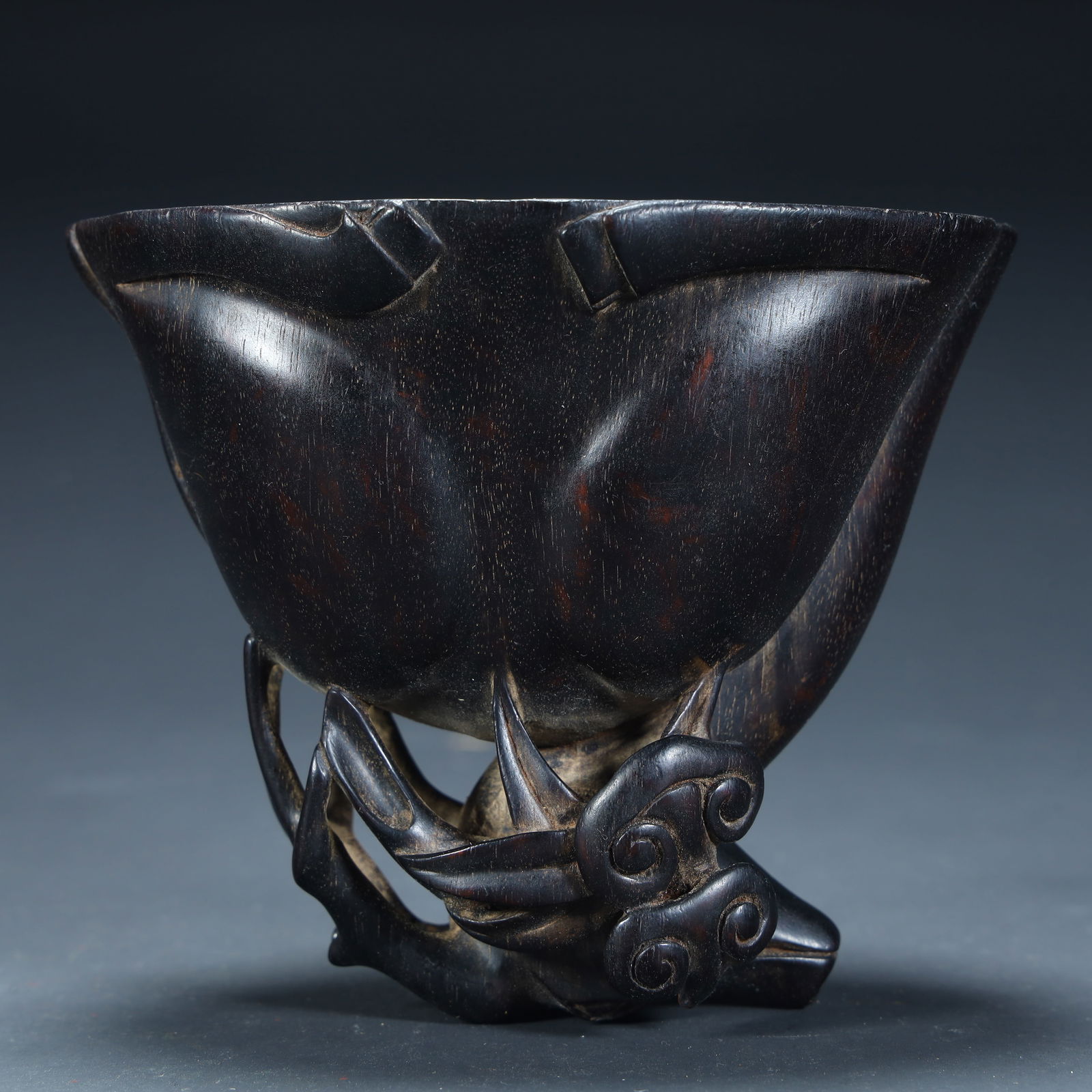 Qing Dynasty rosewood carving "bionic cup: Qing Dynasty rosewood carving "bionic cup SIZE: Height 10cm Length 11.5cm Width 7.8cm Weight 135g (The Dimensions Of All Batches Are Manually Measured.If You Need More Detailed Information, Please Con