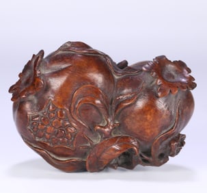 A piece of old bamboo root carving Duozi Duofu pomegranate lid box