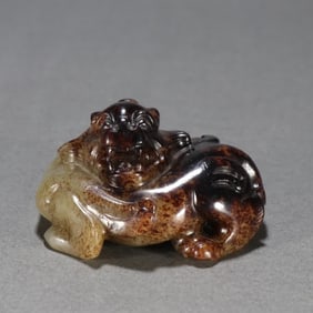 A Han Dynasty Hetian jade oil dragon ornament