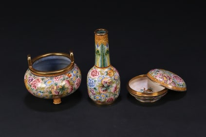 A set of Qing Dynasty copper tire painting enamel three flower pattern "furnace bottle box"