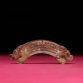 A Han Dynasty jade dragon huang
