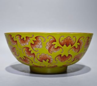 A Tongzhi year system alum red and yellow ground Hongfu Qitian gilded bowl