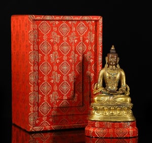 A gilded Buddha statue of the Qing Dynasty