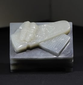 A Qing Dynasty blue and white seed four art pen holder