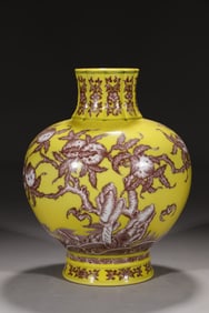 A red nine peach bottle in the Qing Qianlong yellow ground glaze