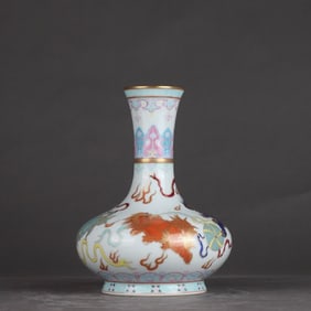 A Qing Yongzheng enamel lion hydrangea pattern appreciation vase