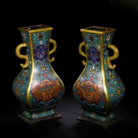 A pair of cloisonné vases from the Qing Dynasty