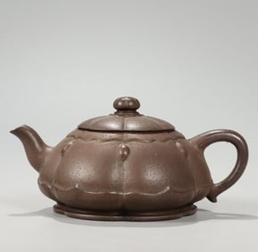 A Qing Dynasty firewood raw ore purple sand Jingxi Xu named water chestnut pot