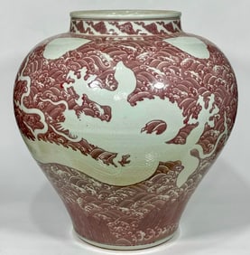 A large jar with white dragon pattern left in the glazed red sea water made in the Ming Xuande year
