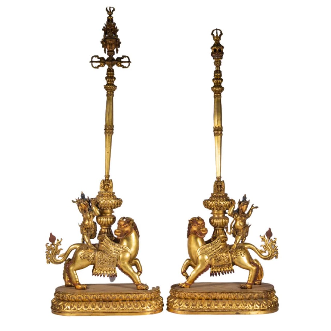 A bronze gilt Buddha statue of the Qing Dynasty: Qing Dynasty copper gilt Buddha statue SIZE: L:40cm W:18cm H:105cm W:33000g (The Dimensions Of All Batches Are Manually Measured.If You Need More Detailed Information, Please Contact Our Customer Serv