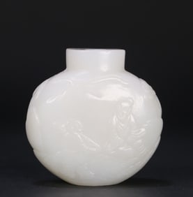A piece of Qing Dynasty Hetian jade character story snuff bottle