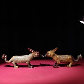 A pair of Han Dynasty white jade jade tiger ornaments