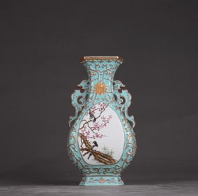 A Qing Qianlong pastel turquoise green carved gold-painted window-painted flower and bird pattern