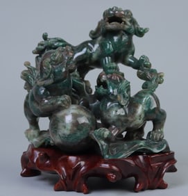A Dushan jade carving ornament during the period of foreign exchange creation