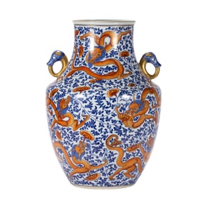 A red dragon pattern in blue and white glaze in the Qing Dynasty