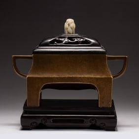 A Qing Dynasty copper amphora furnace