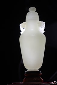 A Qing Dynasty lion's head mutton fat jade bottle