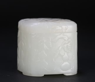 A piece of Qing Dynasty Hetian jade "many children and many blessings" lid box