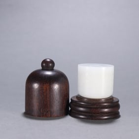 A set of Qing Dynasty Hetian jade carved poetry finger belt box