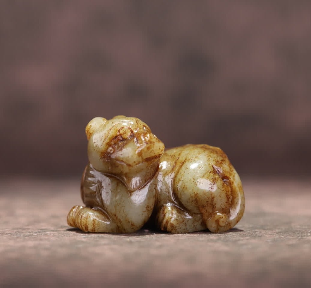 A piece of Ming Dynasty Hetian jade auspicious beast (1 of 8)