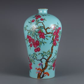A plum bottle made in the Qing Yongzheng era with turquoise green background pastel lychee pattern