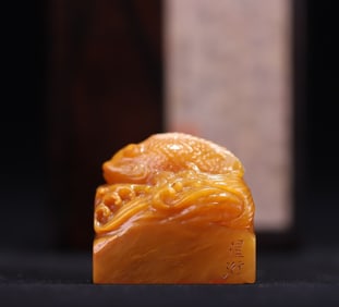 A Qing Dynasty Tian Huang carved fish button seal