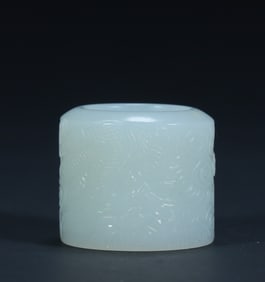 Qing Dynasty Hetian jade bas-relief pattern finger