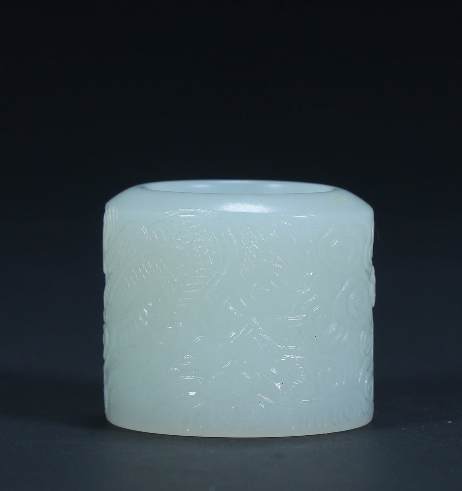 Qing Dynasty Hetian jade bas-relief pattern finger (1 of 7)