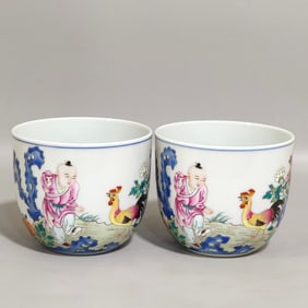 A Qing Dynasty Qianlong imperial poem chicken tank cup