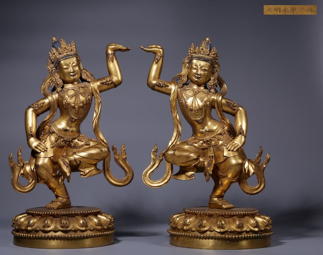 A pair of copper-gilt dance Guanyin in the Ming Dynasty "Daming Yongle Year Shi": Ming Dynasty "Daming Yongle Year Shi" copper gilt dance Guanyin pair SIZE: Height 34cm Length 23cm Width 18cm Weight 10.6kg (The Dimensions Of All Batches Are Manually Measured.If You Need More Detail