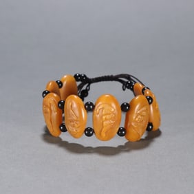 A Qing Dynasty Tian Huang stone bat pattern bracelet