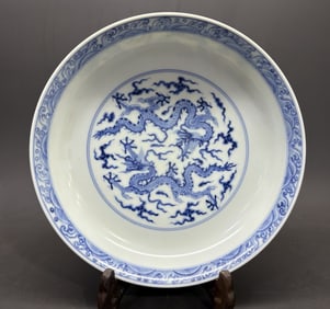 A Ming Dynasty Chenghua blue and white five-dragon pattern plate