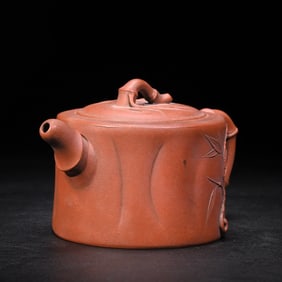 A bamboo pattern purple clay pot