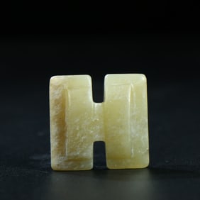 A Han Dynasty I-character pendant