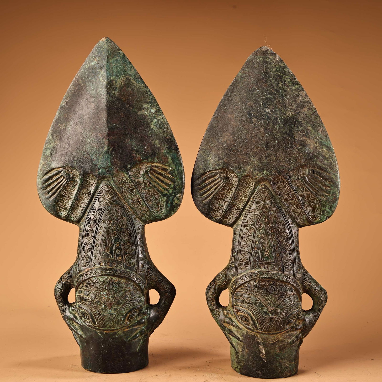 A pair of bronze spearheads (1 of 10)