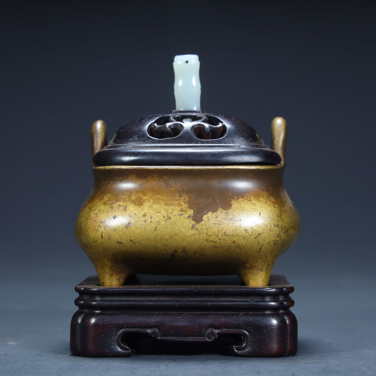 Qing Dynasty copper tire jade button bridge ear aromatherapy (1 of 10)