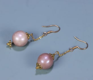 A pair of Qing Dynasty Dongzhu earrings